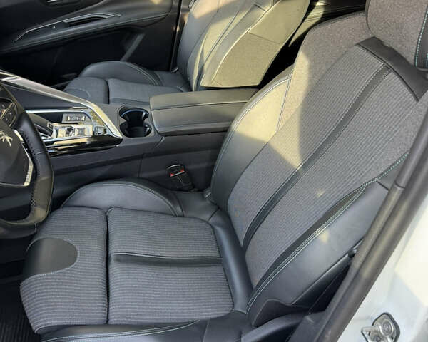 Белый Пежо 3008, объемом двигателя 2 л и пробегом 80 тыс. км за 29000 $, фото 9 на Automoto.ua