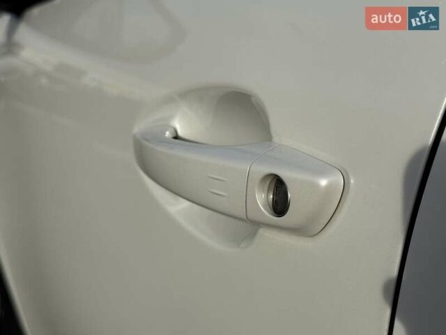 Белый Пежо 3008, объемом двигателя 2 л и пробегом 38 тыс. км за 29999 $, фото 14 на Automoto.ua