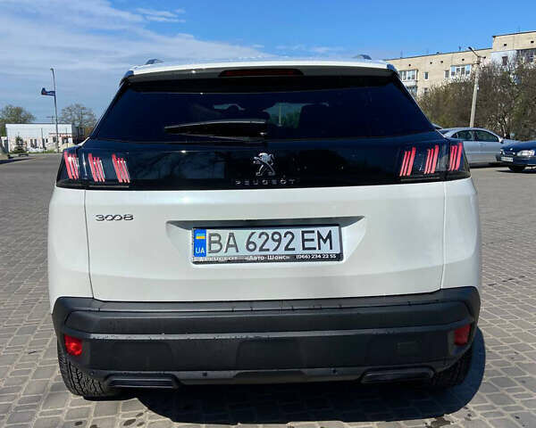 Белый Пежо 3008, объемом двигателя 2 л и пробегом 60 тыс. км за 28100 $, фото 3 на Automoto.ua
