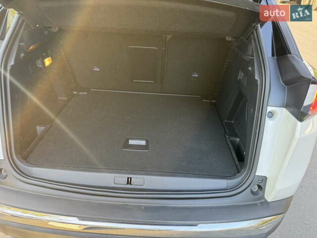 Белый Пежо 3008, объемом двигателя 2 л и пробегом 80 тыс. км за 29000 $, фото 19 на Automoto.ua