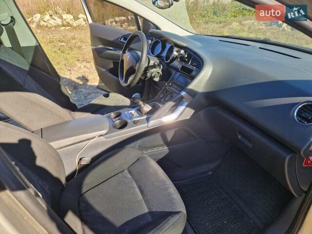 Бежевый Пежо 3008, объемом двигателя 1.6 л и пробегом 271 тыс. км за 7899 $, фото 13 на Automoto.ua