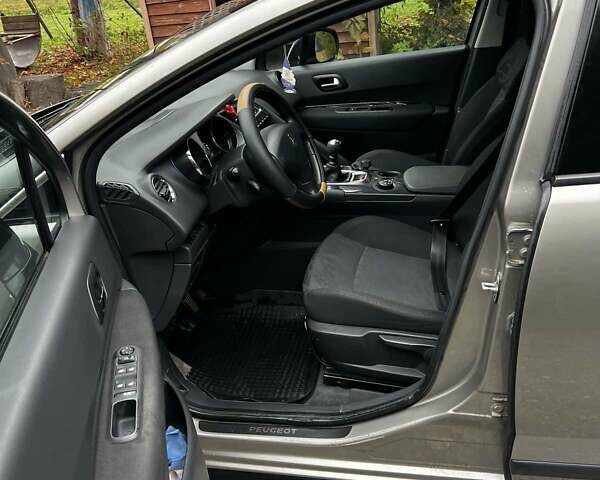 Бежевый Пежо 3008, объемом двигателя 1.6 л и пробегом 201 тыс. км за 6000 $, фото 1 на Automoto.ua