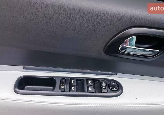 Бежевый Пежо 3008, объемом двигателя 2 л и пробегом 227 тыс. км за 9400 $, фото 26 на Automoto.ua