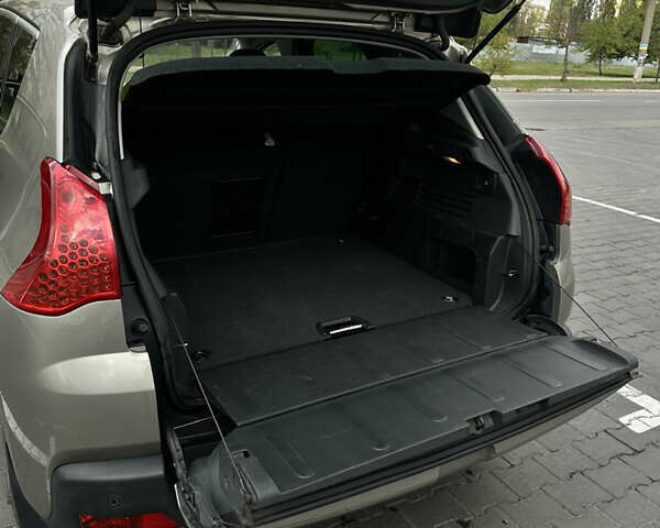 Пежо 3008 2011 в Каменское - Днепродзержинск на Automoto.ua Бежевый Пежо 3008, объемом двигателя 1.56 л и пробегом 216 тыс. км за 8500 $, фото 1 на Automoto.ua