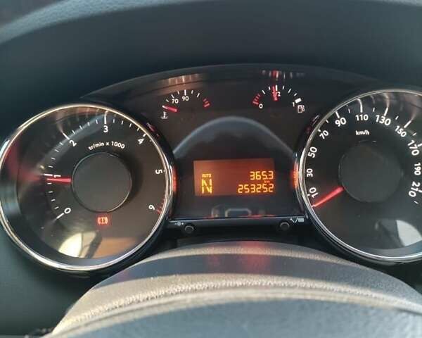 Бежевый Пежо 3008, объемом двигателя 1.6 л и пробегом 258 тыс. км за 8800 $, фото 5 на Automoto.ua