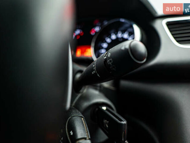 Бежевый Пежо 3008, объемом двигателя 1.6 л и пробегом 144 тыс. км за 10789 $, фото 15 на Automoto.ua