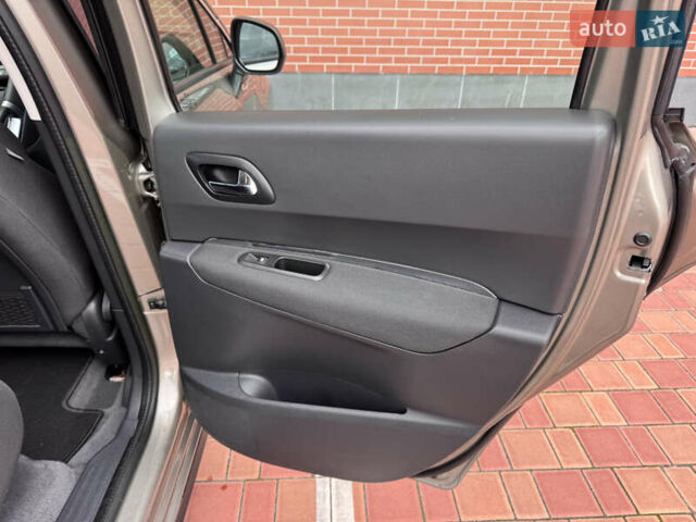 Бежевый Пежо 3008, объемом двигателя 1.6 л и пробегом 122 тыс. км за 10900 $, фото 43 на Automoto.ua