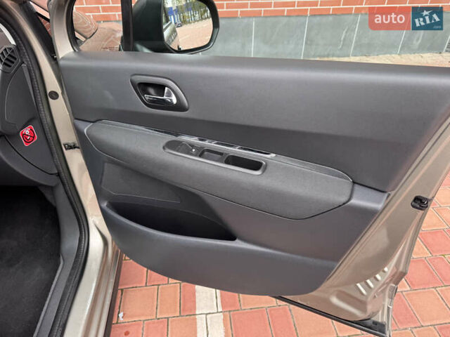 Бежевый Пежо 3008, объемом двигателя 1.6 л и пробегом 122 тыс. км за 10900 $, фото 45 на Automoto.ua