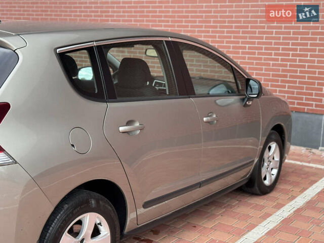 Бежевый Пежо 3008, объемом двигателя 1.6 л и пробегом 122 тыс. км за 10900 $, фото 10 на Automoto.ua