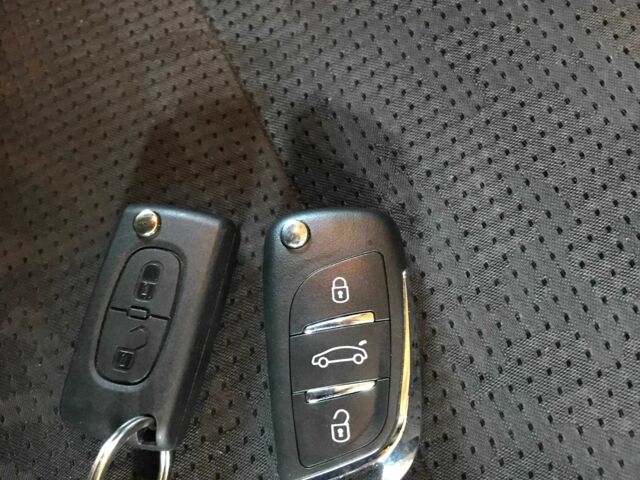 Чорний Пежо 3008, об'ємом двигуна 1.6 л та пробігом 217 тис. км за 6650 $, фото 21 на Automoto.ua