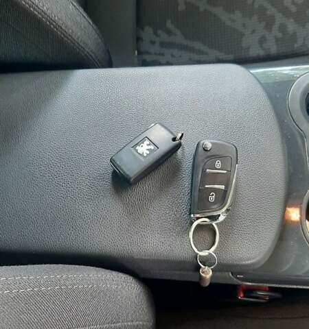 Черный Пежо 3008, объемом двигателя 1.6 л и пробегом 198 тыс. км за 6799 $, фото 7 на Automoto.ua