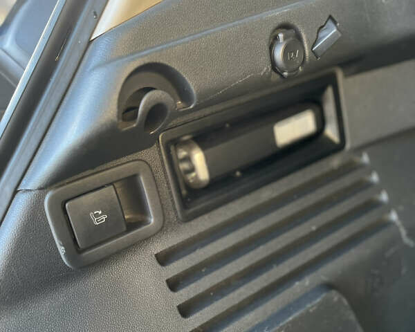 Чорний Пежо 3008, об'ємом двигуна 1.56 л та пробігом 263 тис. км за 8800 $, фото 56 на Automoto.ua