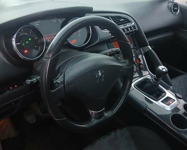 Чорний Пежо 3008, об'ємом двигуна 1.56 л та пробігом 290 тис. км за 7300 $, фото 8 на Automoto.ua