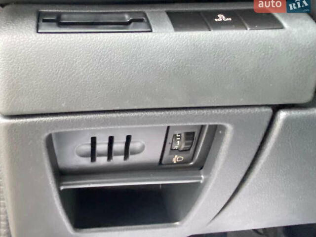 Черный Пежо 3008, объемом двигателя 1.6 л и пробегом 262 тыс. км за 8900 $, фото 9 на Automoto.ua