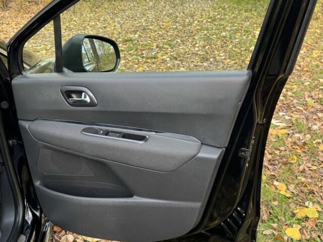 Черный Пежо 3008, объемом двигателя 1.6 л и пробегом 144 тыс. км за 9950 $, фото 11 на Automoto.ua