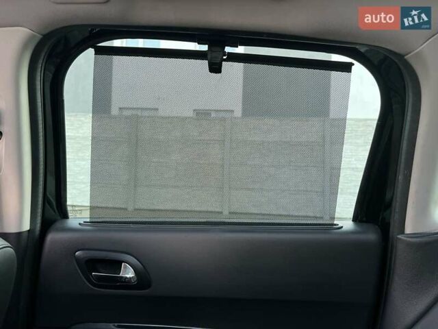 Черный Пежо 3008, объемом двигателя 2 л и пробегом 275 тыс. км за 10200 $, фото 68 на Automoto.ua