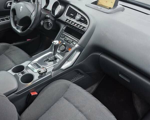 Чорний Пежо 3008, об'ємом двигуна 2 л та пробігом 228 тис. км за 11111 $, фото 42 на Automoto.ua