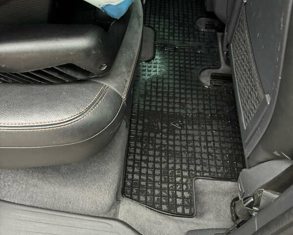 Черный Пежо 3008, объемом двигателя 1.56 л и пробегом 256 тыс. км за 12000 $, фото 42 на Automoto.ua