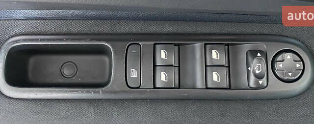 Черный Пежо 3008, объемом двигателя 1.6 л и пробегом 214 тыс. км за 12450 $, фото 22 на Automoto.ua