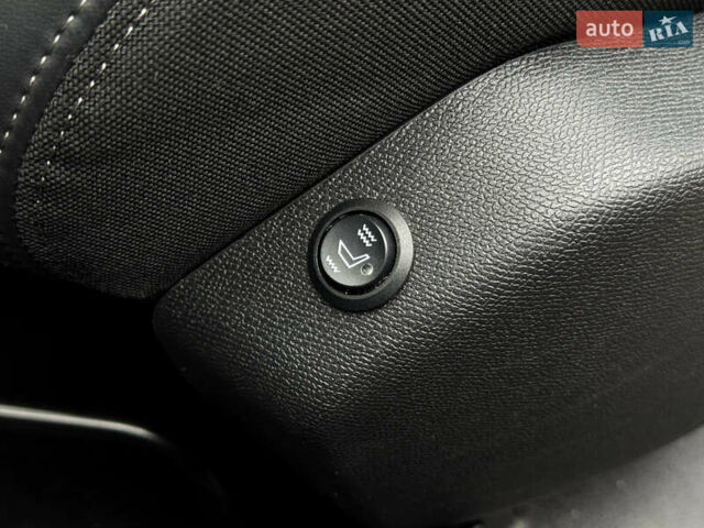 Чорний Пежо 3008, об'ємом двигуна 1.2 л та пробігом 151 тис. км за 20499 $, фото 15 на Automoto.ua