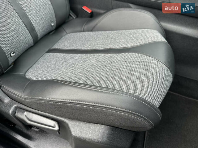 Черный Пежо 3008, объемом двигателя 1.5 л и пробегом 254 тыс. км за 17900 $, фото 43 на Automoto.ua