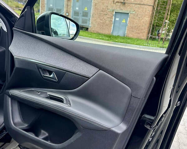 Черный Пежо 3008, объемом двигателя 1.5 л и пробегом 161 тыс. км за 19900 $, фото 5 на Automoto.ua