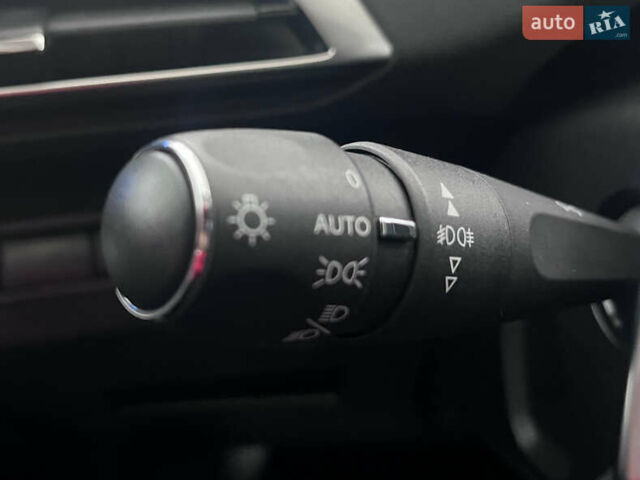 Черный Пежо 3008, объемом двигателя 1.5 л и пробегом 161 тыс. км за 20950 $, фото 11 на Automoto.ua
