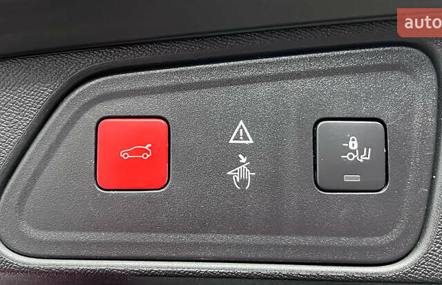 Черный Пежо 3008, объемом двигателя 1.5 л и пробегом 161 тыс. км за 20950 $, фото 5 на Automoto.ua