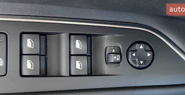 Чорний Пежо 3008, об'ємом двигуна 1.5 л та пробігом 154 тис. км за 23950 $, фото 20 на Automoto.ua