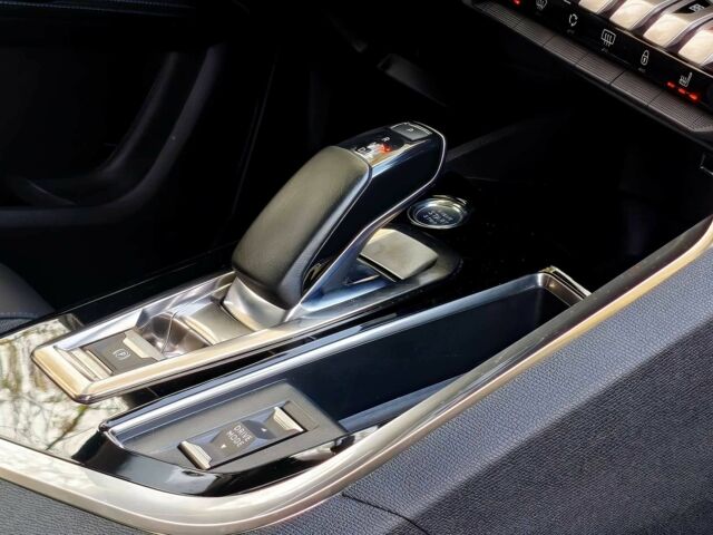 Черный Пежо 3008, объемом двигателя 0 л и пробегом 12 тыс. км за 8700 $, фото 7 на Automoto.ua