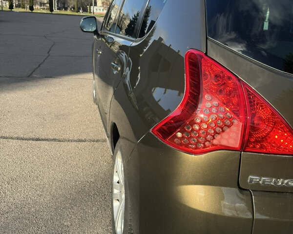 Коричневый Пежо 3008, объемом двигателя 1.6 л и пробегом 192 тыс. км за 6499 $, фото 10 на Automoto.ua