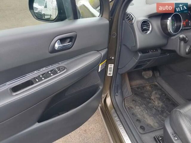 Коричневый Пежо 3008, объемом двигателя 2 л и пробегом 260 тыс. км за 10700 $, фото 17 на Automoto.ua