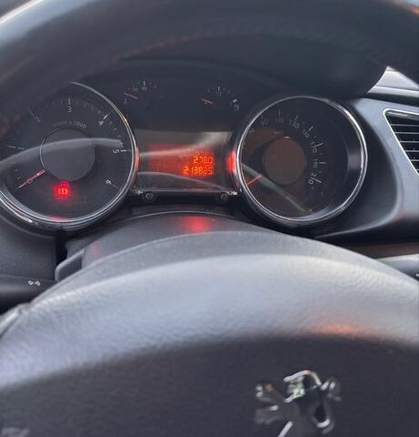 Коричневый Пежо 3008, объемом двигателя 1.6 л и пробегом 213 тыс. км за 8500 $, фото 10 на Automoto.ua