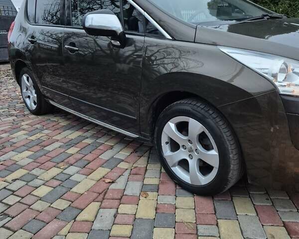 Коричневый Пежо 3008, объемом двигателя 1.6 л и пробегом 233 тыс. км за 9300 $, фото 2 на Automoto.ua