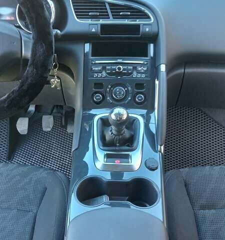 Коричневый Пежо 3008, объемом двигателя 1.6 л и пробегом 230 тыс. км за 8700 $, фото 4 на Automoto.ua