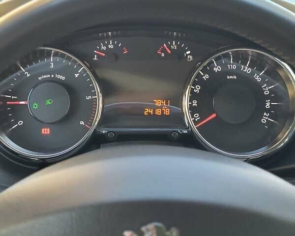Красный Пежо 3008, объемом двигателя 1.6 л и пробегом 241 тыс. км за 8800 $, фото 23 на Automoto.ua