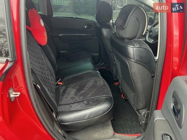 Красный Пежо 3008, объемом двигателя 1.56 л и пробегом 300 тыс. км за 9500 $, фото 6 на Automoto.ua