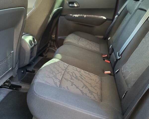 Красный Пежо 3008, объемом двигателя 1.6 л и пробегом 241 тыс. км за 8800 $, фото 19 на Automoto.ua