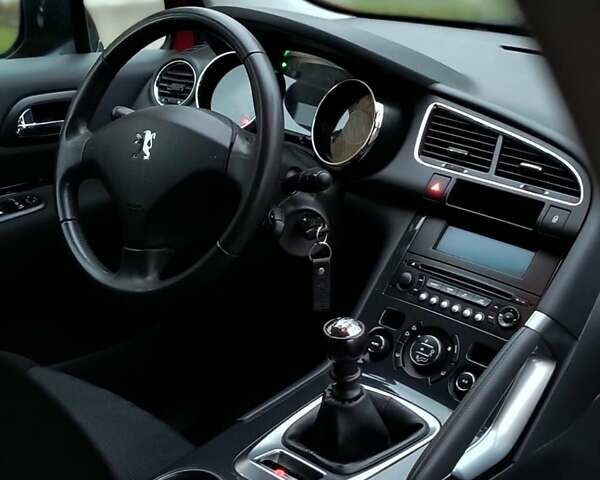 Красный Пежо 3008, объемом двигателя 1.6 л и пробегом 241 тыс. км за 8800 $, фото 14 на Automoto.ua