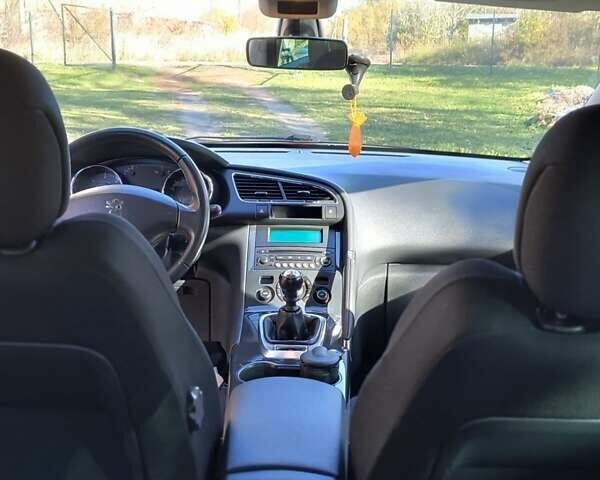 Красный Пежо 3008, объемом двигателя 1.6 л и пробегом 241 тыс. км за 8800 $, фото 16 на Automoto.ua