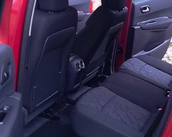 Красный Пежо 3008, объемом двигателя 1.6 л и пробегом 241 тыс. км за 8800 $, фото 5 на Automoto.ua