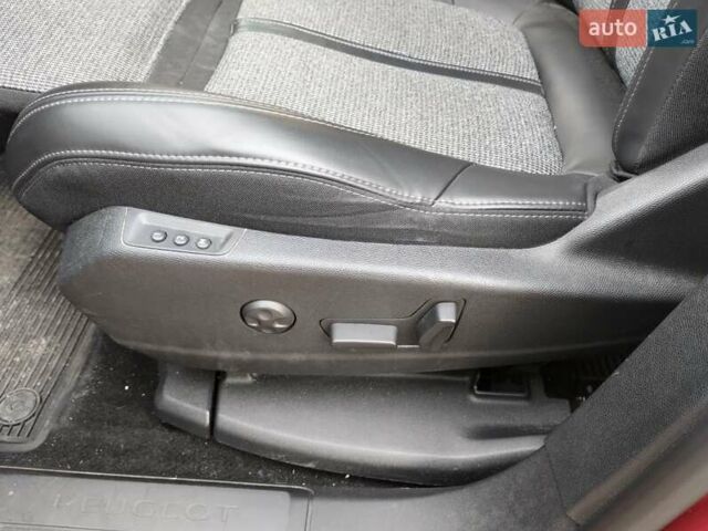 Червоний Пежо 3008, об'ємом двигуна 2 л та пробігом 126 тис. км за 22500 $, фото 5 на Automoto.ua