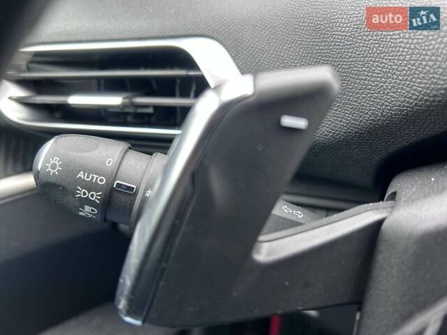 Красный Пежо 3008, объемом двигателя 2 л и пробегом 127 тыс. км за 23490 $, фото 21 на Automoto.ua