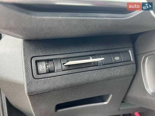 Красный Пежо 3008, объемом двигателя 2 л и пробегом 127 тыс. км за 23490 $, фото 17 на Automoto.ua