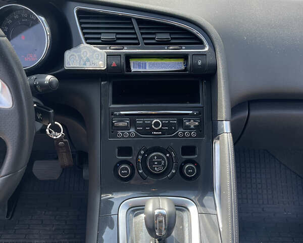 Пежо 3008, объемом двигателя 2 л и пробегом 325 тыс. км за 10000 $, фото 19 на Automoto.ua