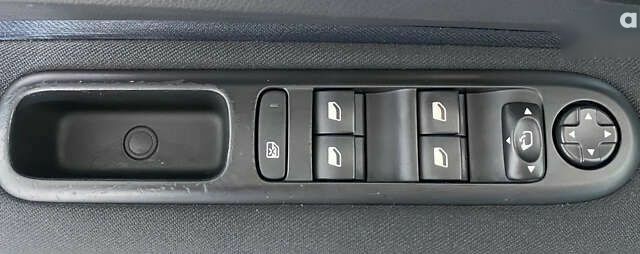 Пежо 3008, объемом двигателя 1.6 л и пробегом 214 тыс. км за 12450 $, фото 25 на Automoto.ua