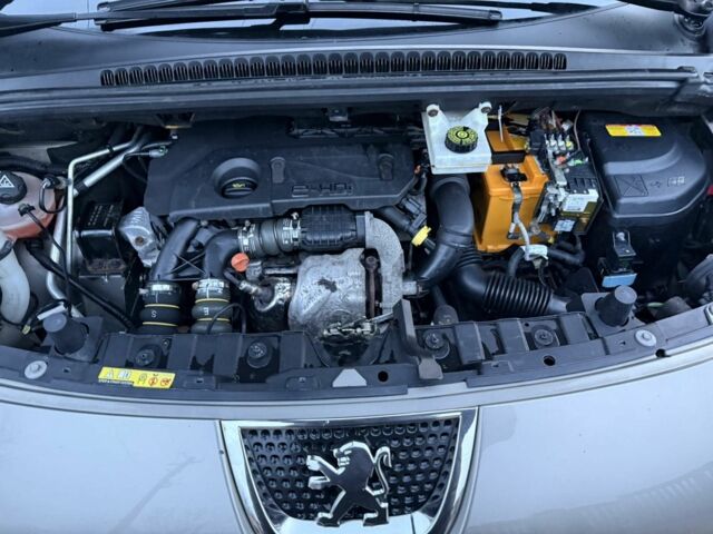 Серый Пежо 3008, объемом двигателя 1.6 л и пробегом 94 тыс. км за 8000 $, фото 6 на Automoto.ua