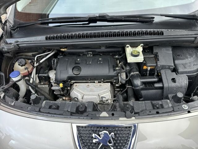 Серый Пежо 3008, объемом двигателя 1.6 л и пробегом 213 тыс. км за 6000 $, фото 17 на Automoto.ua