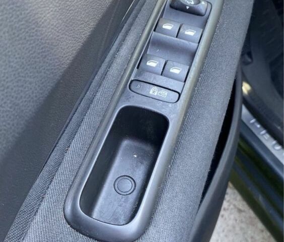 Серый Пежо 3008, объемом двигателя 1.6 л и пробегом 274 тыс. км за 10500 $, фото 3 на Automoto.ua