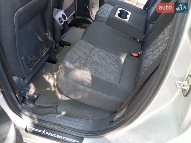 Серый Пежо 3008, объемом двигателя 1.6 л и пробегом 174 тыс. км за 6800 $, фото 4 на Automoto.ua